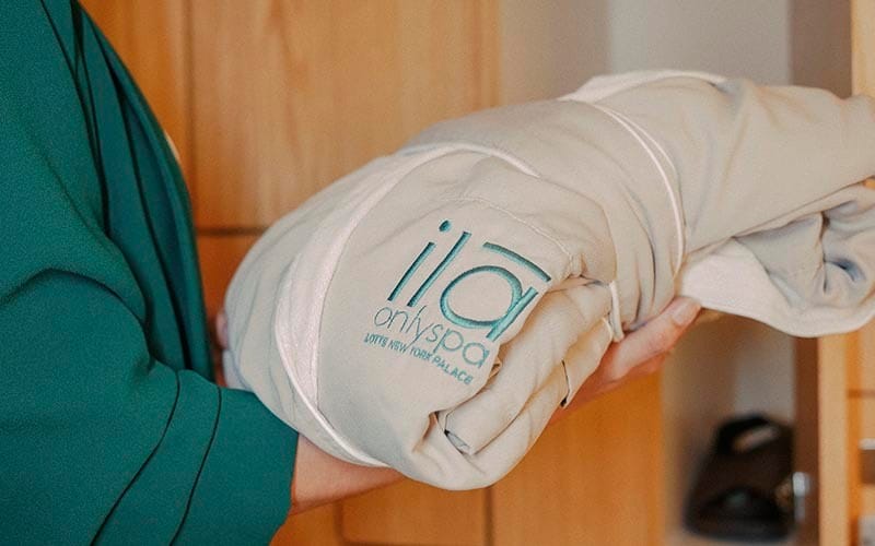 Spa Day Essentials Robe Manhattan